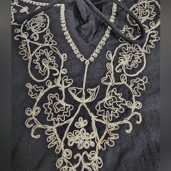 Boho Black Peasant Top with Cream Embroidery – Size Large (No Tag) - Picture 2 of 3
